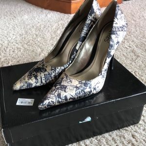 Carlos Santana pumps EUCGraffiti; size 7.5